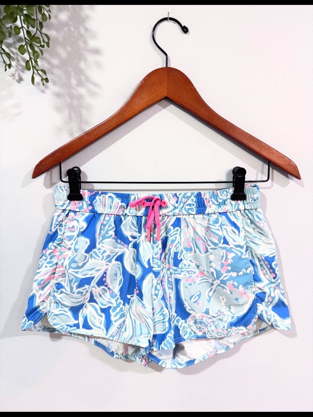 Lilly Pulitzer Blue Floral Luxletic Shorts with Drawstring Size Xs